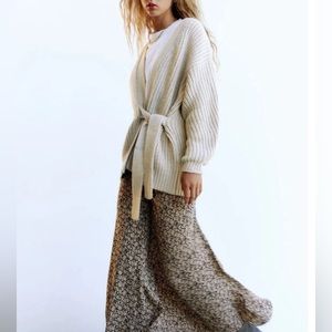 ZARA BEIGE TAN IVORY SIDE WRAP TIED CHUNKY KNIT CARDIGAN SWEATER Size Medium
